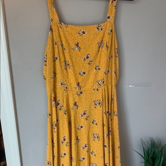 yellow flowery dress - Picture 2 of 3